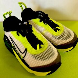 Nike Little Kids Air Max 2090 Size 6C NIB